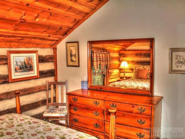 Image number 16 for the current listing