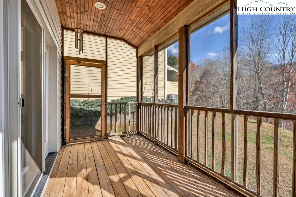 Image number 4 for the current listing