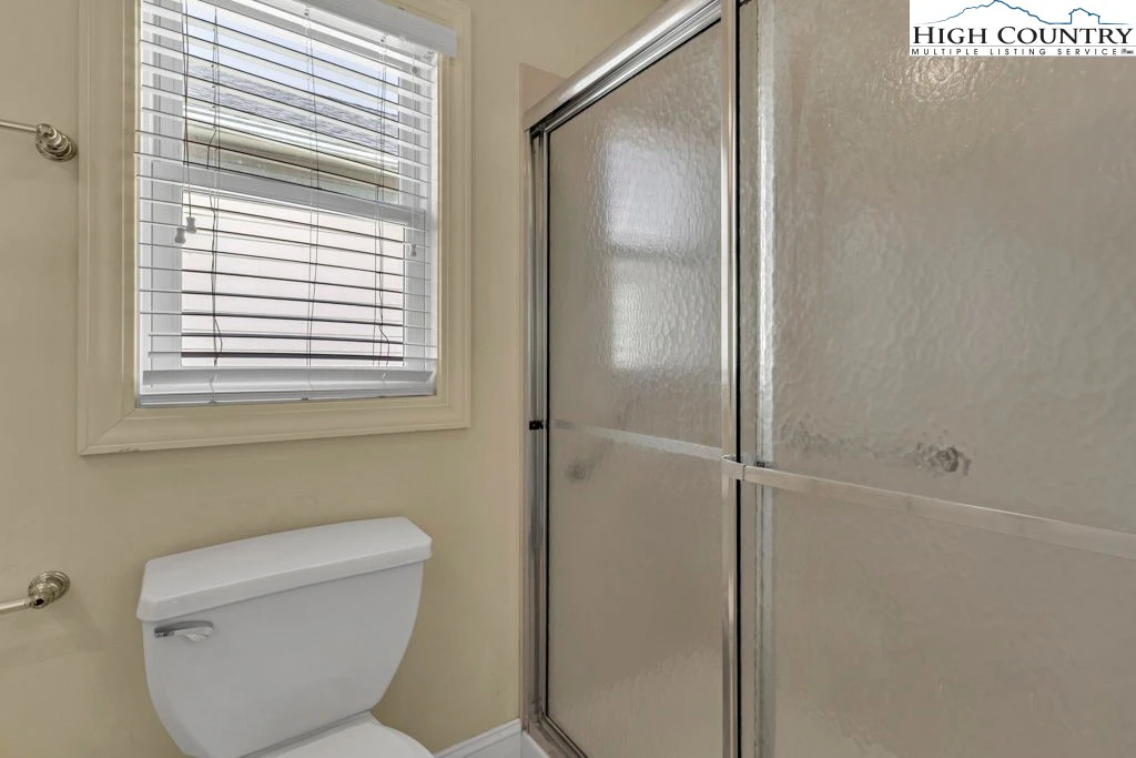Image number 2 for the current listing