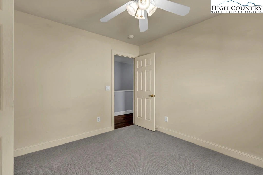 Image number 7 for the current listing
