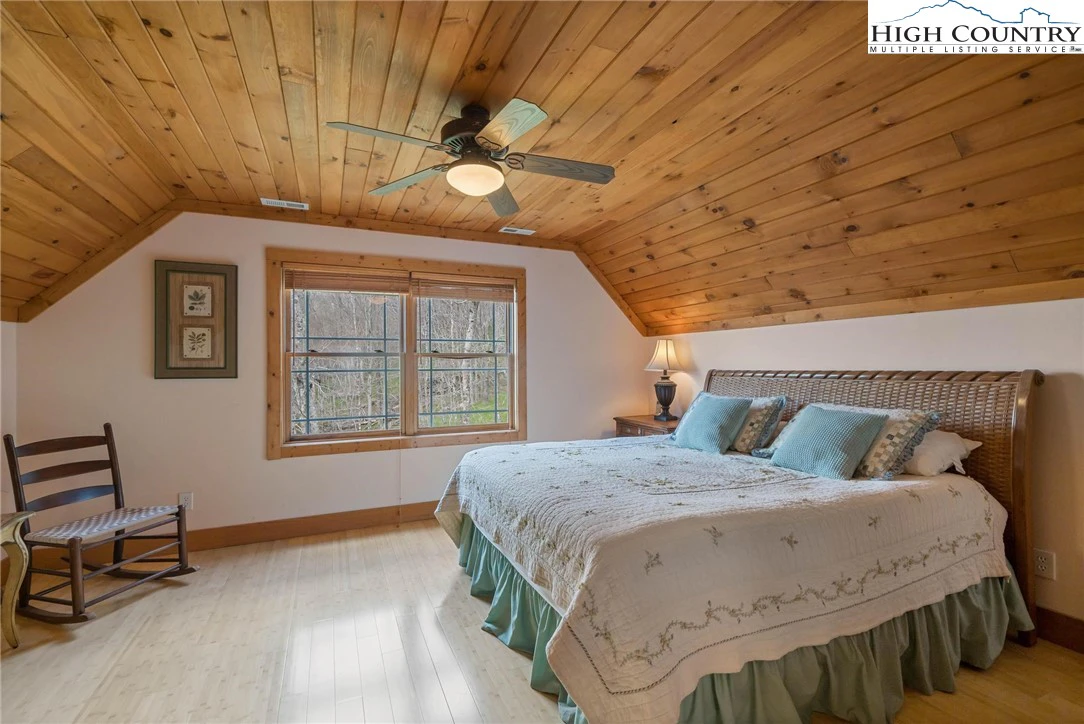 Image number 3 for the current listing