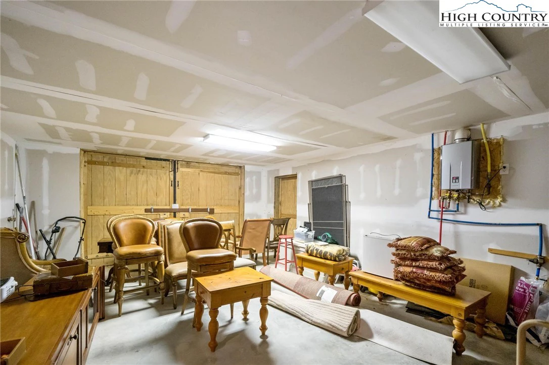 Image number 16 for the current listing