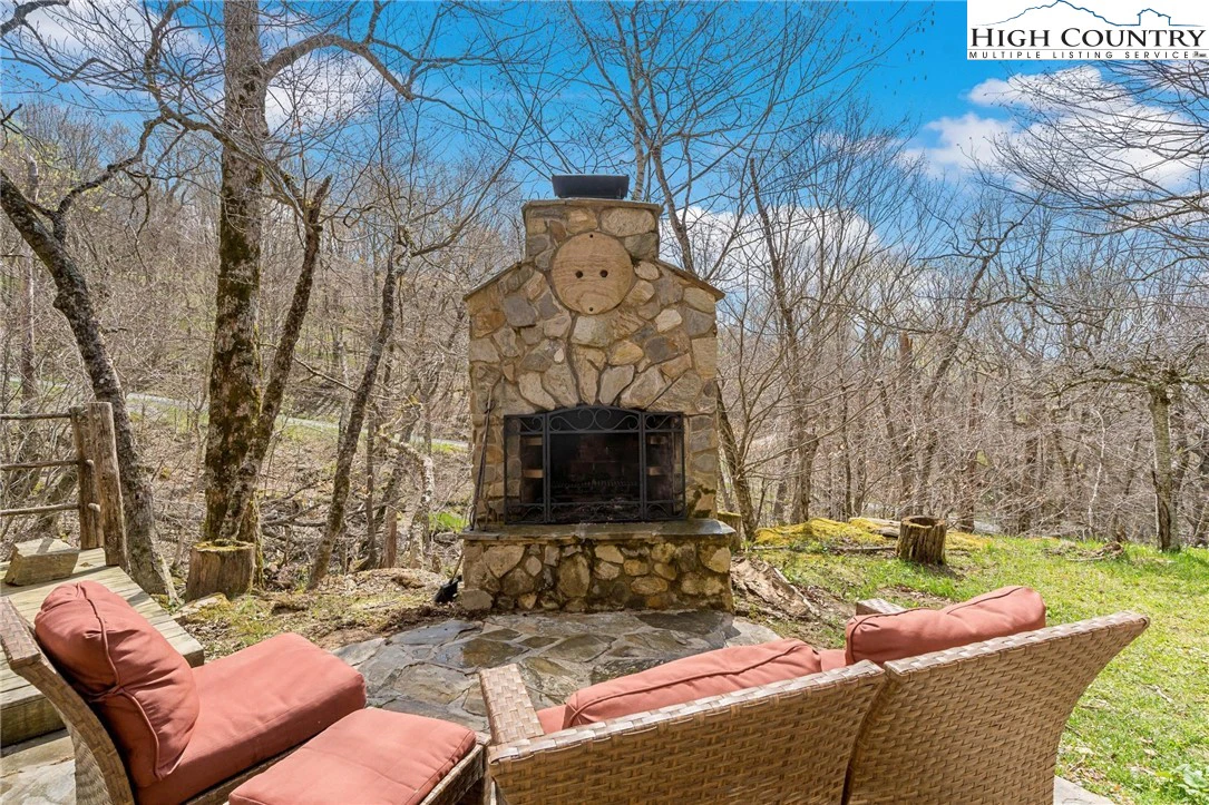 Image number 13 for the current listing
