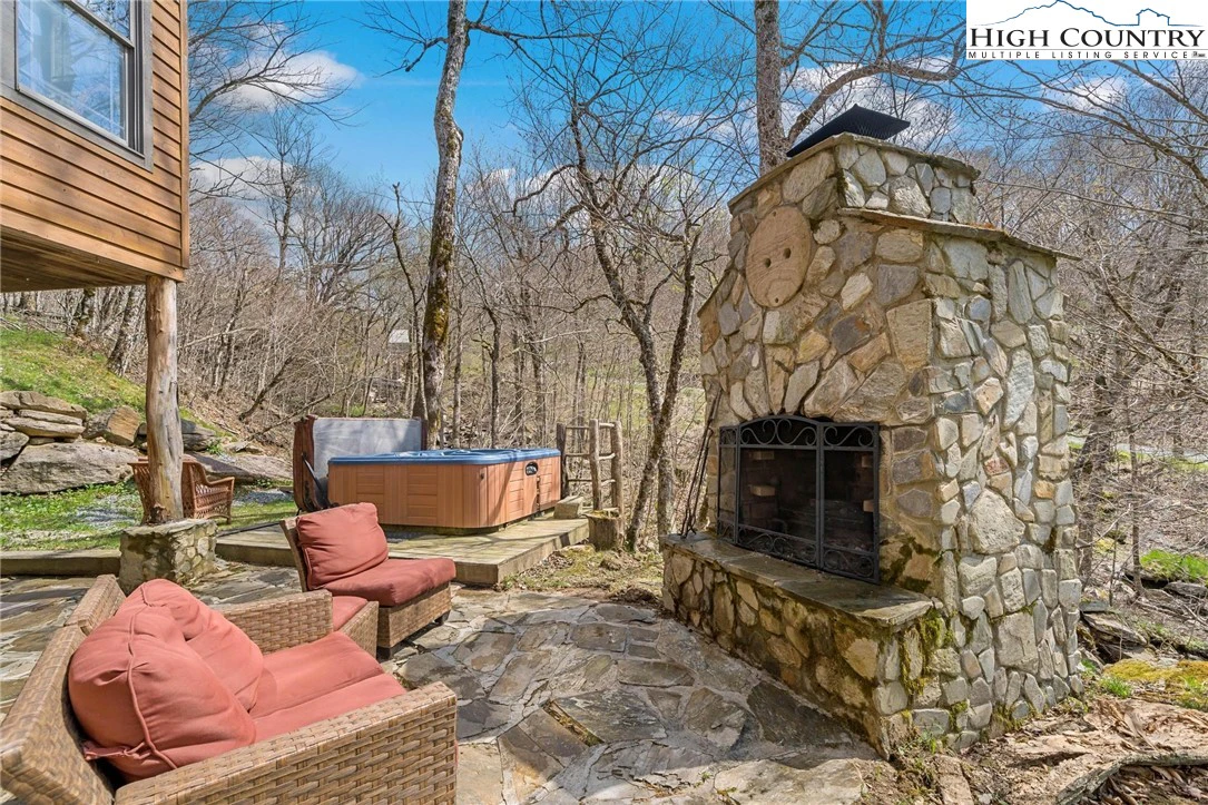 Image number 11 for the current listing