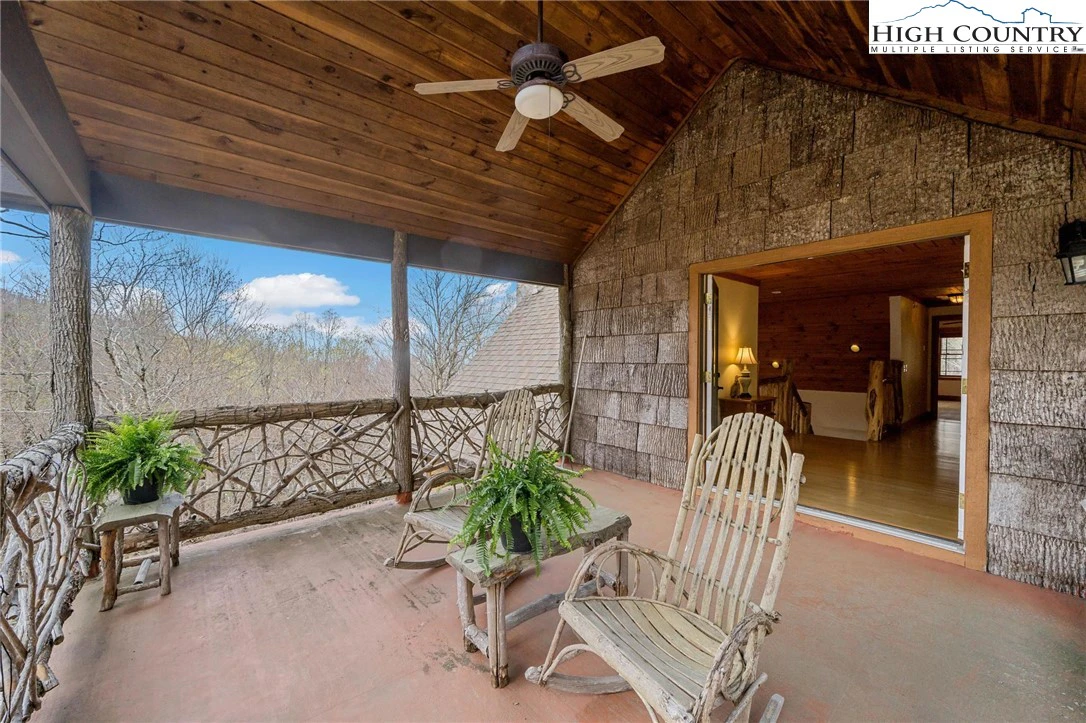 Image number 14 for the current listing