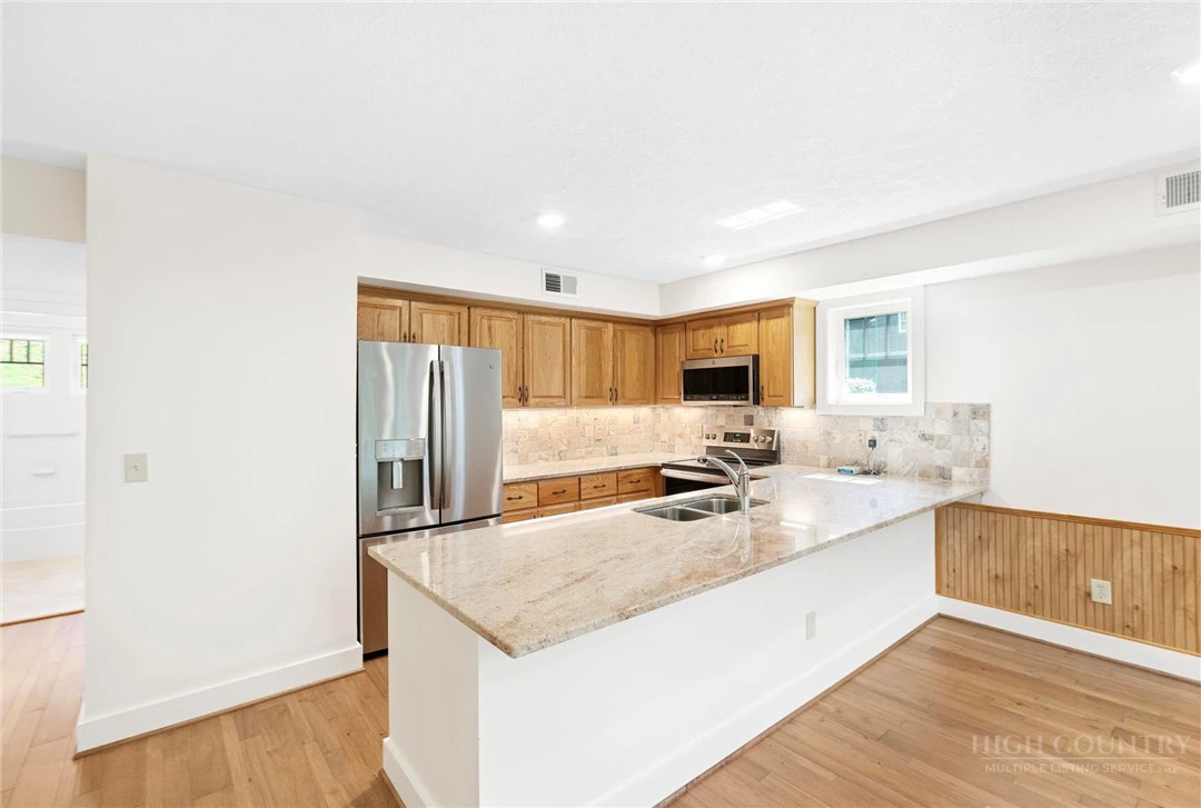 Image number 4 for the current listing
