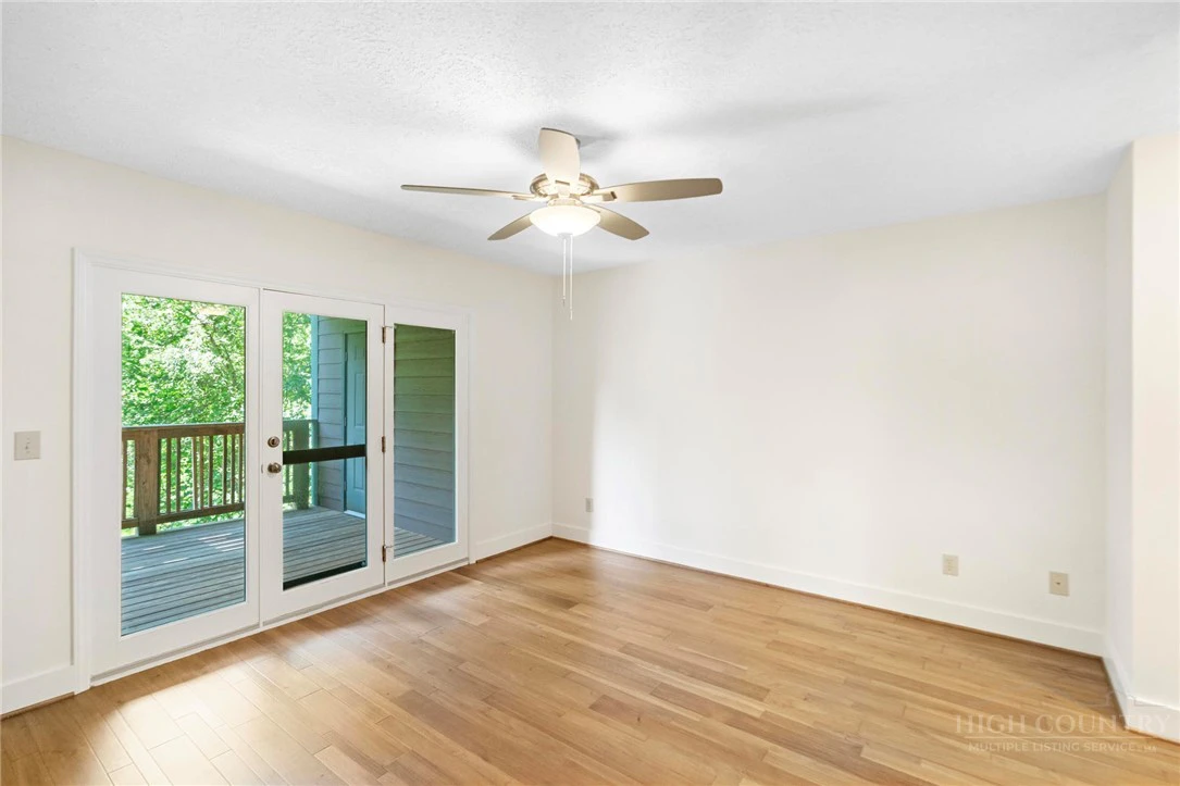 Image number 11 for the current listing