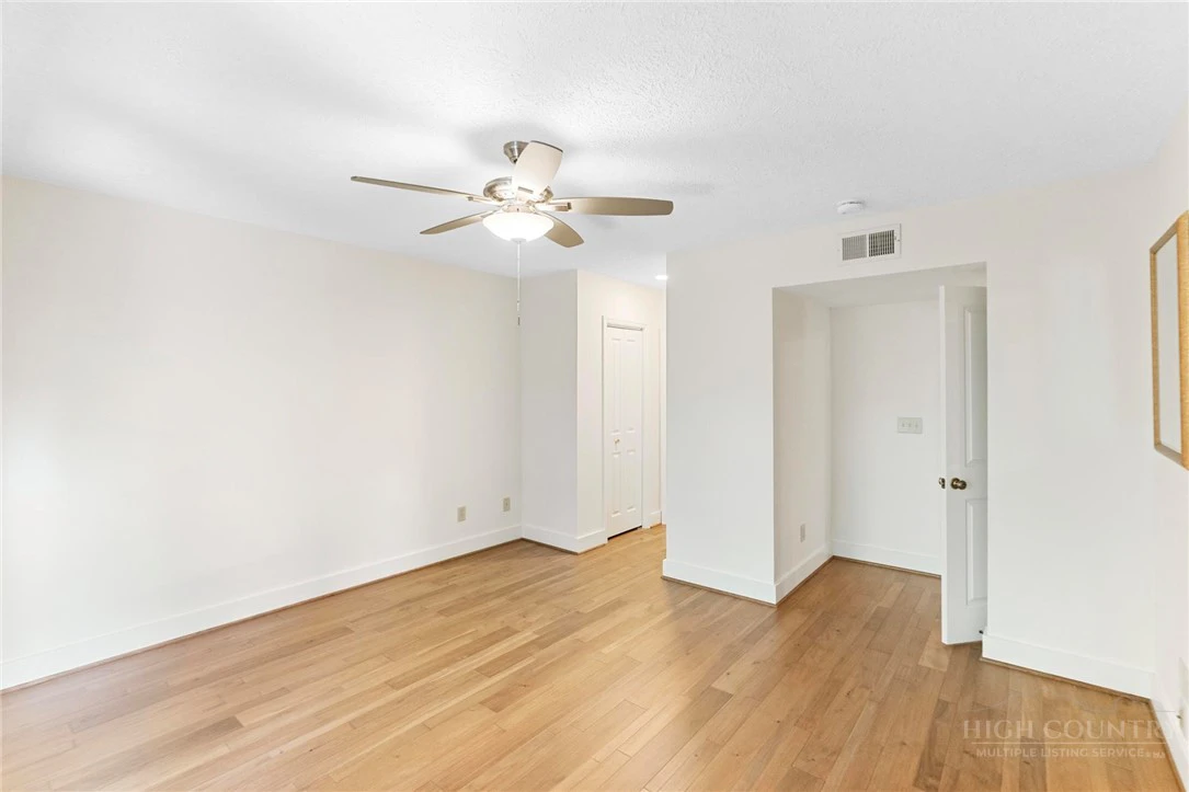 Image number 12 for the current listing