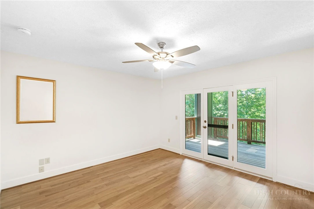 Image number 14 for the current listing