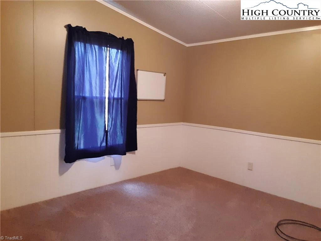Image number 16 for the current listing