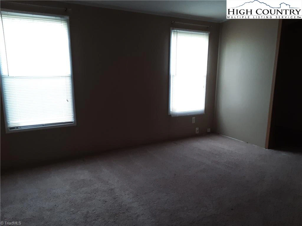 Image number 14 for the current listing