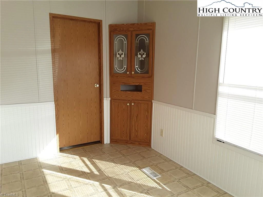 Image number 18 for the current listing