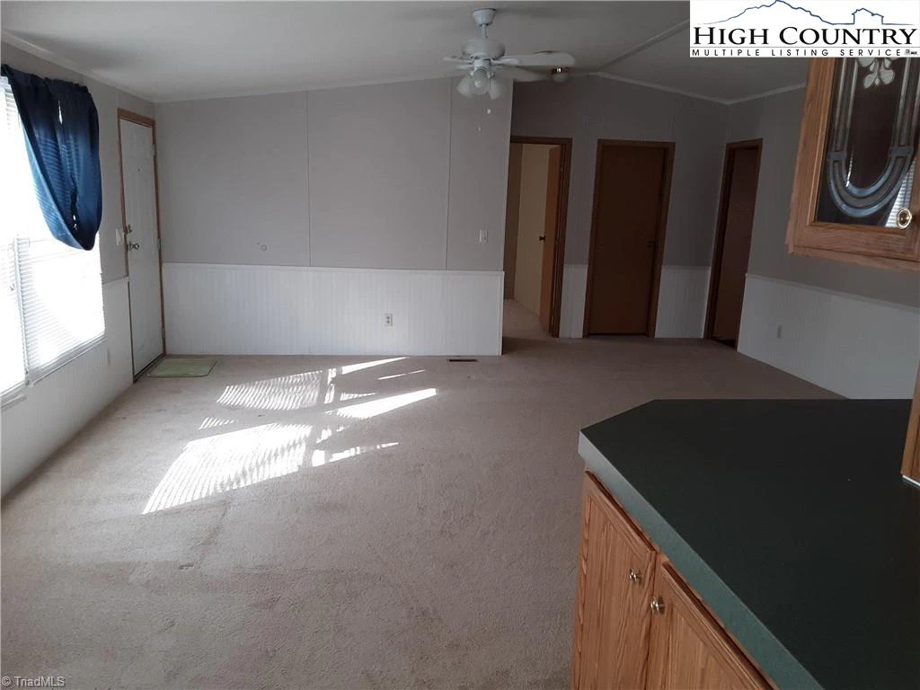 Image number 17 for the current listing