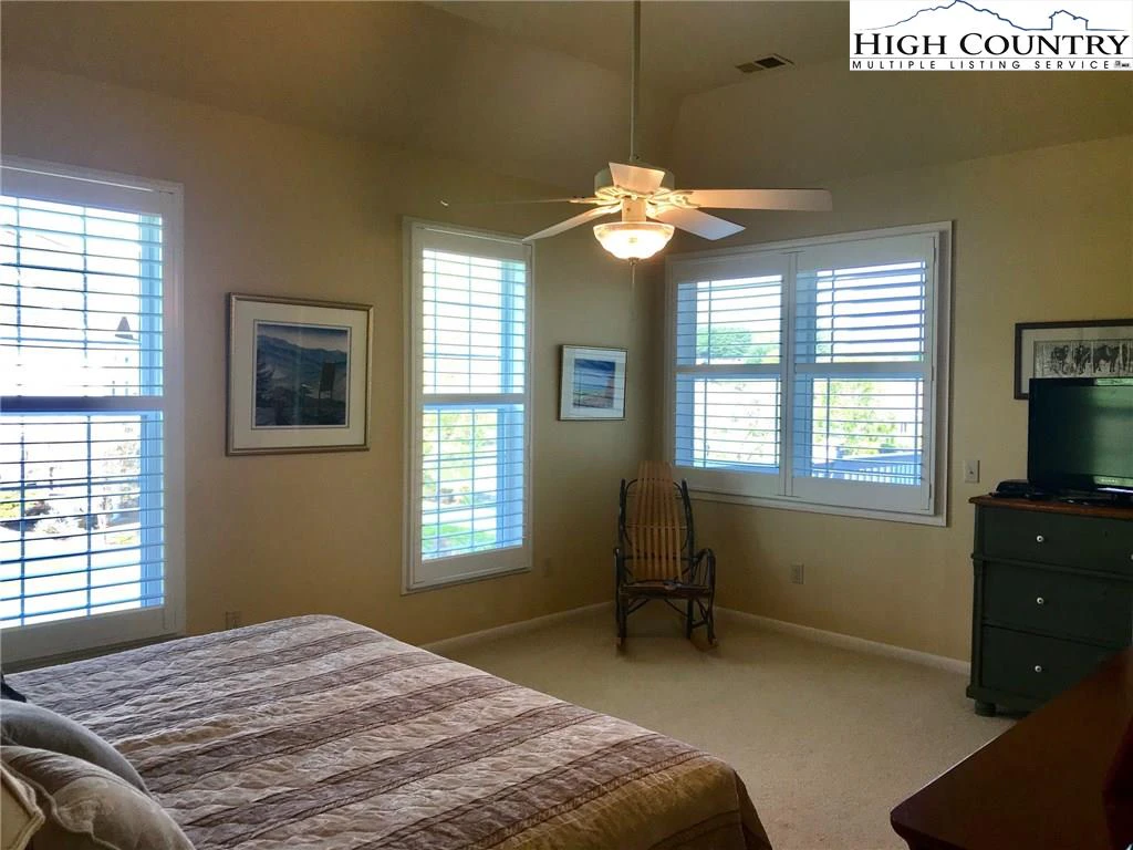 Image number 2 for the current listing
