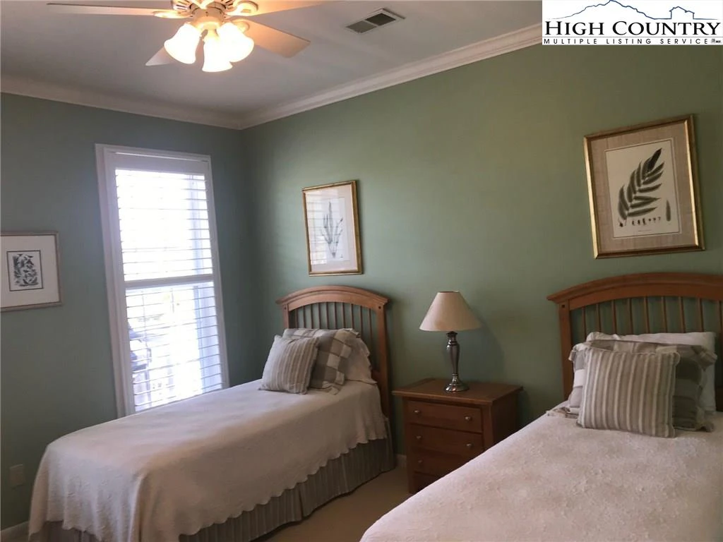 Image number 9 for the current listing