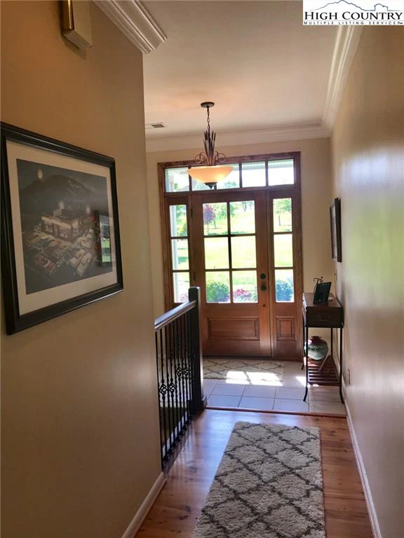 Image number 18 for the current listing