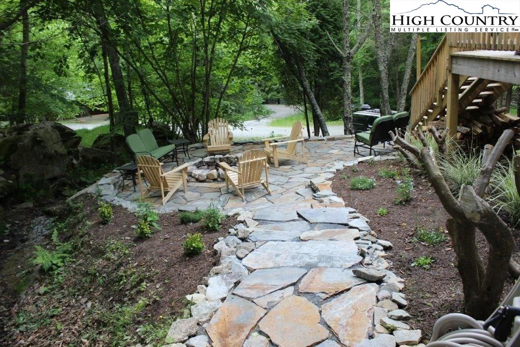 Image number 1 for the current listing