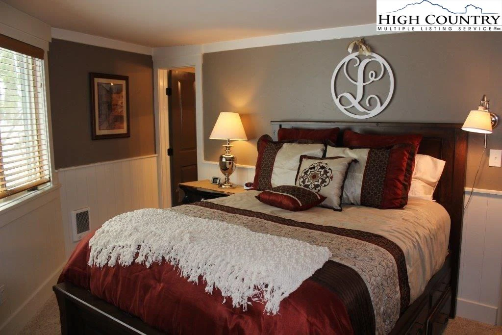 Image number 10 for the current listing