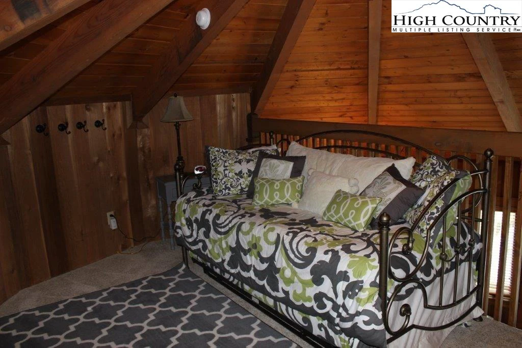 Image number 6 for the current listing