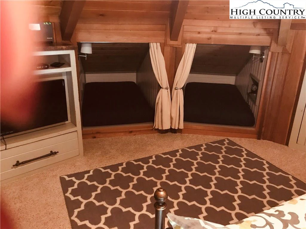 Image number 5 for the current listing