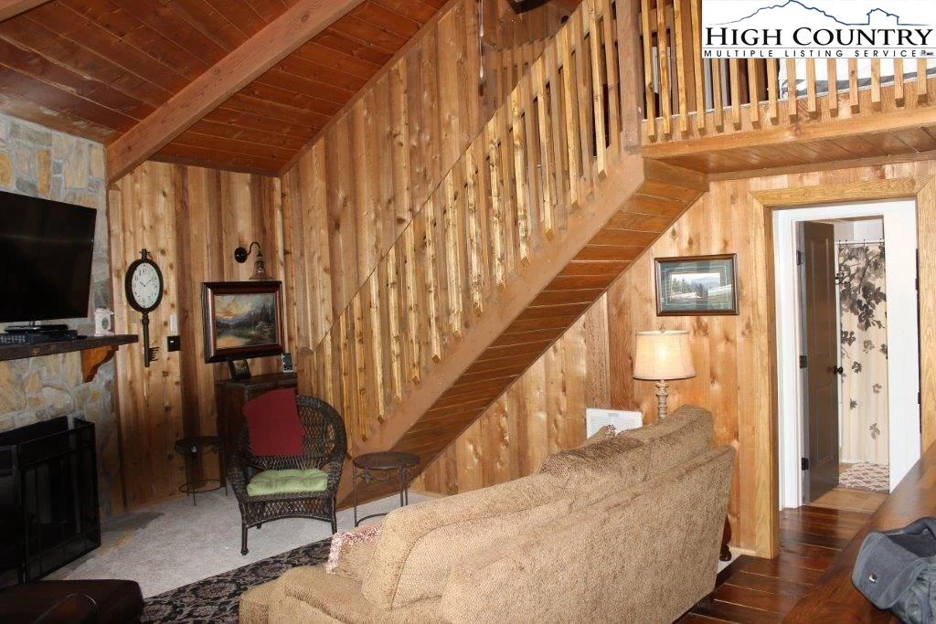 Image number 13 for the current listing