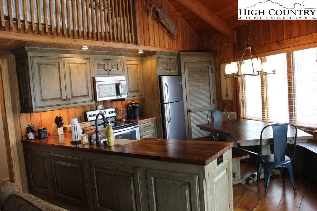 Image number 2 for the current listing