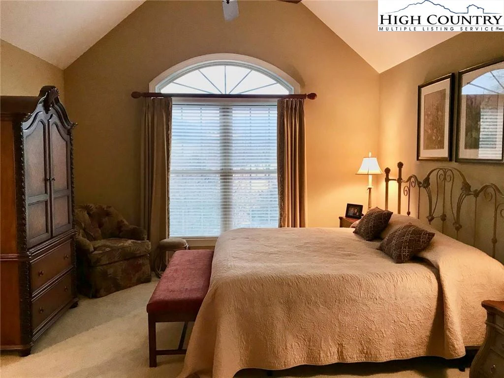 Image number 2 for the current listing