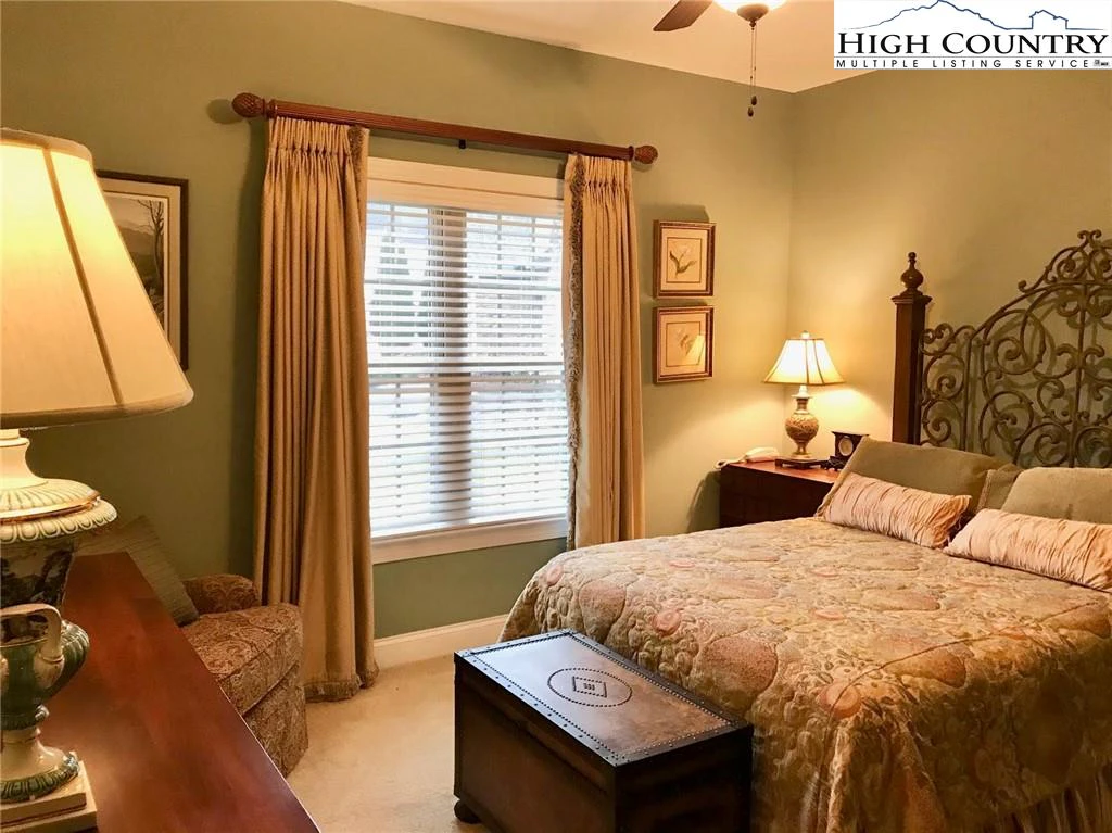 Image number 9 for the current listing