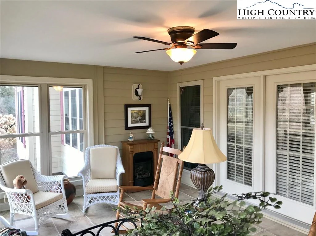 Image number 8 for the current listing