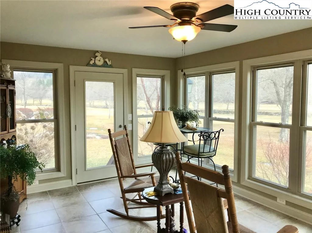 Image number 7 for the current listing