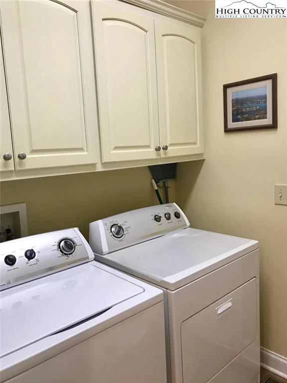 Image number 6 for the current listing