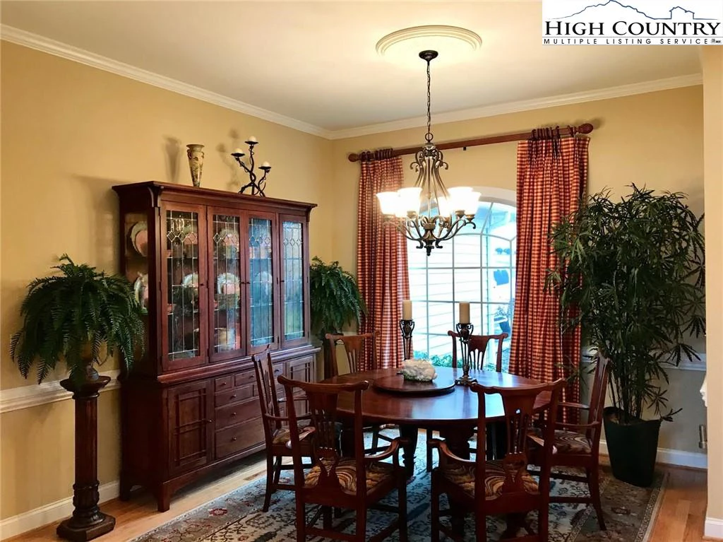 Image number 19 for the current listing
