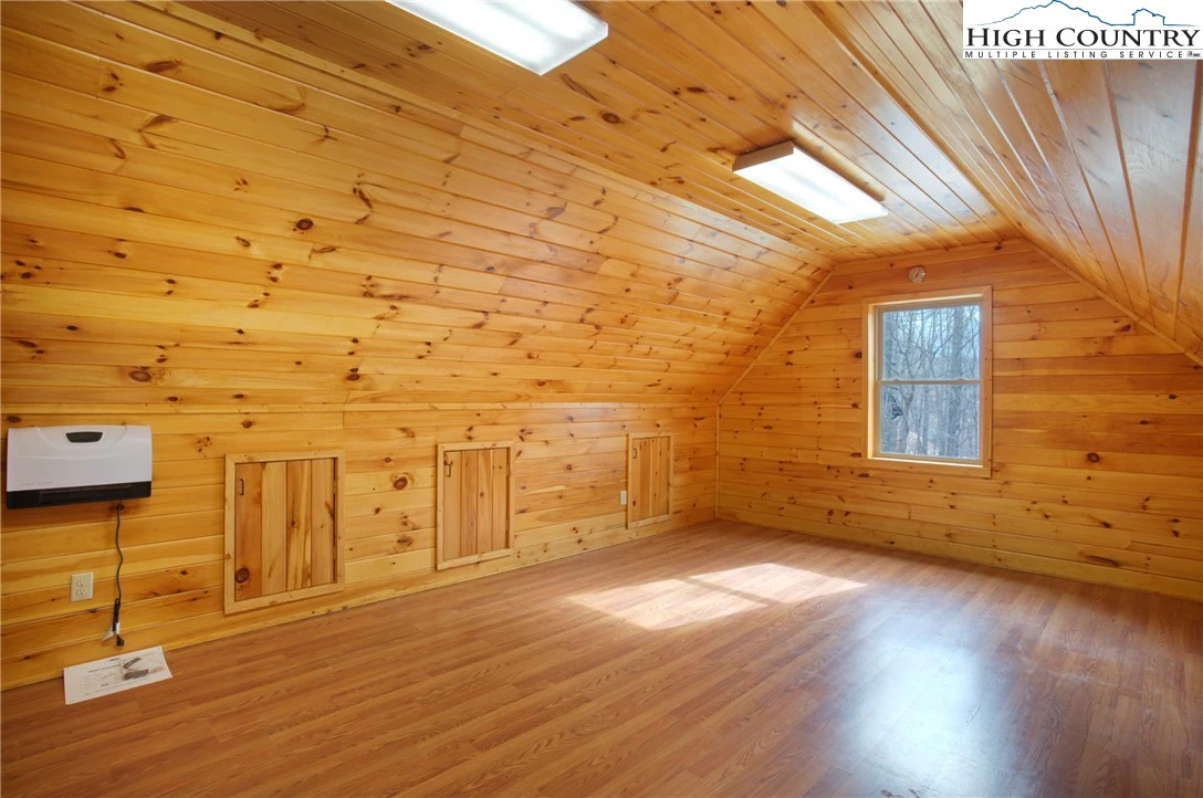 Image number 9 for the current listing