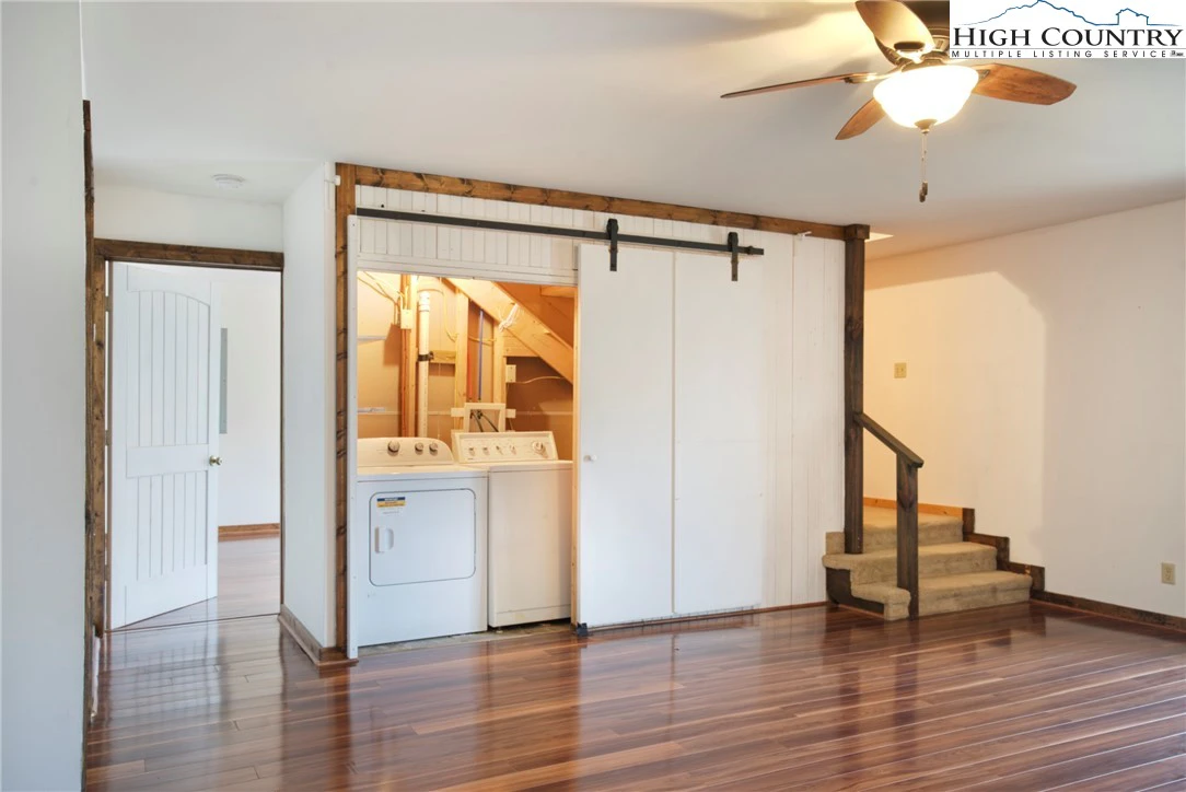 Image number 13 for the current listing
