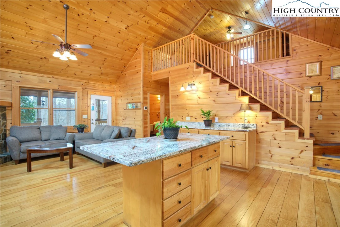 Image number 34 for the current listing