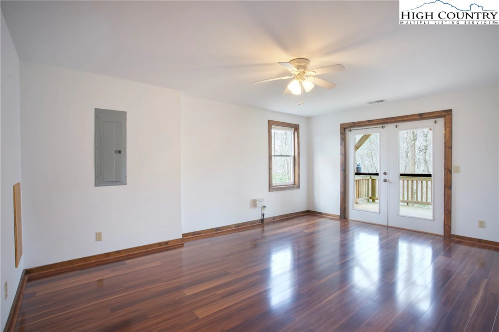Image number 4 for the current listing