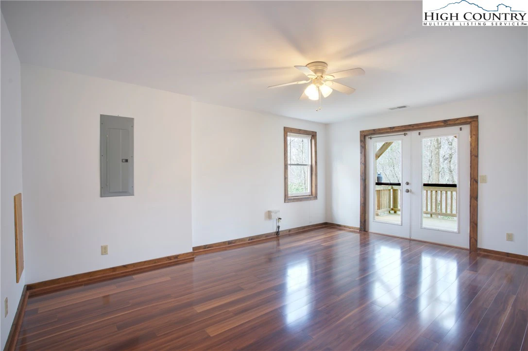 Image number 4 for the current listing