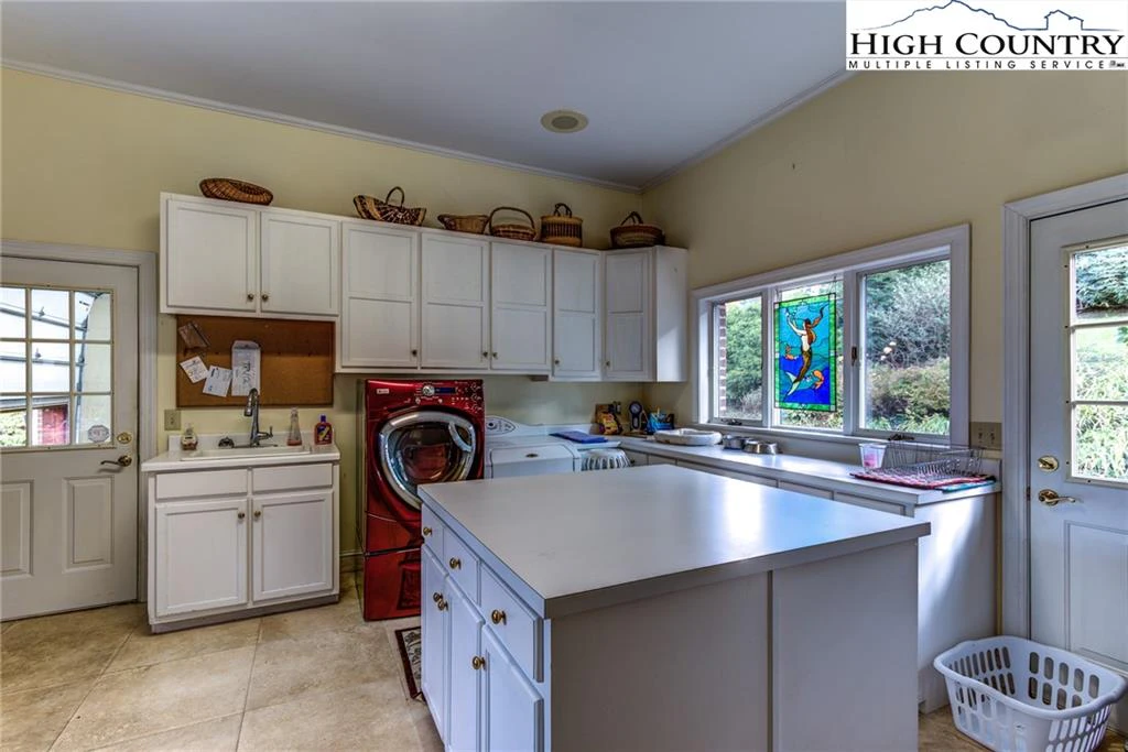 Image number 5 for the current listing