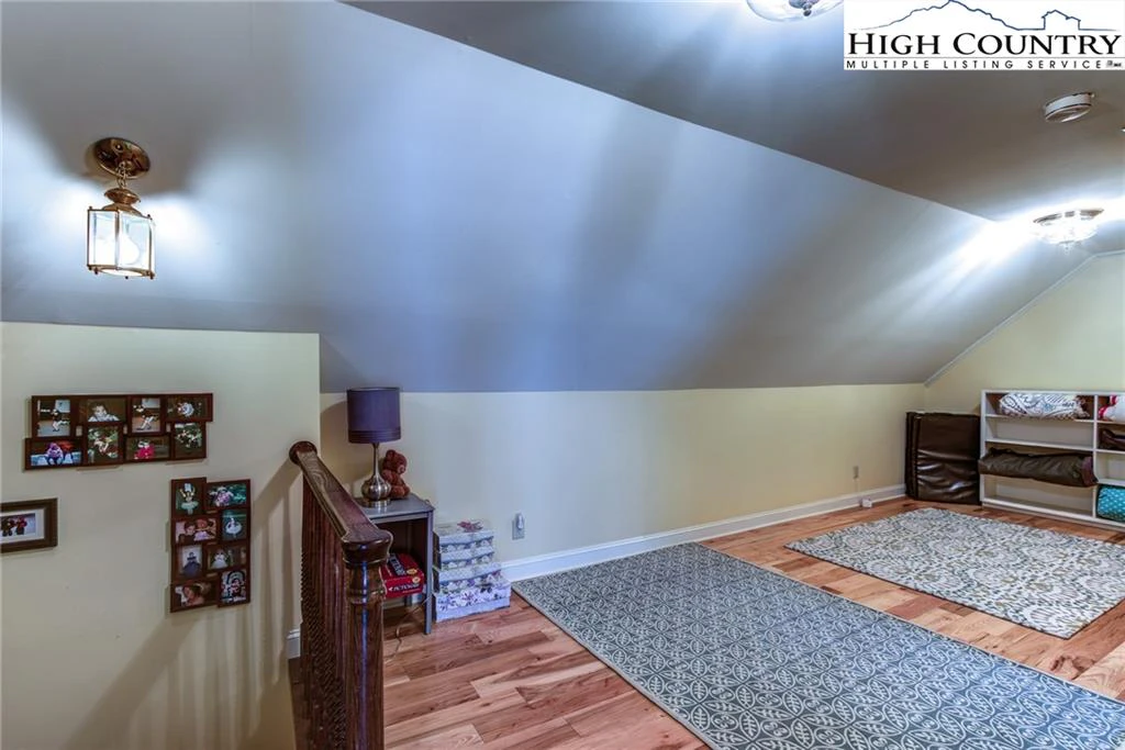 Image number 10 for the current listing