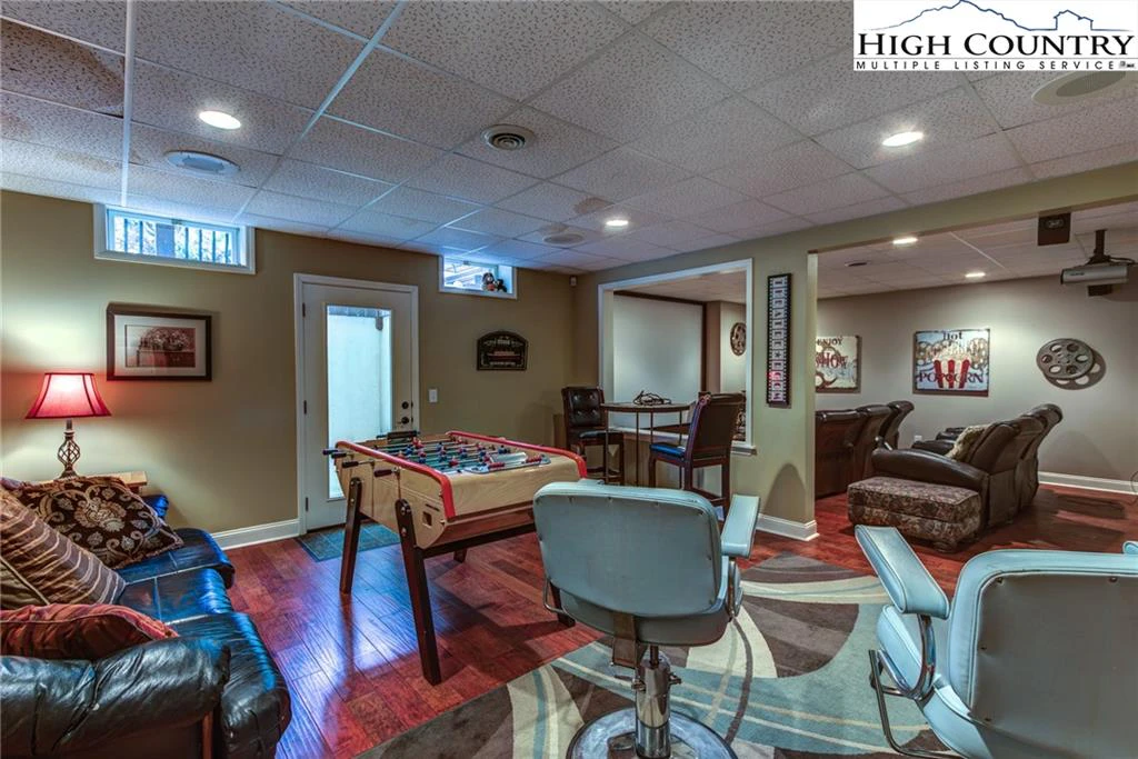 Image number 11 for the current listing