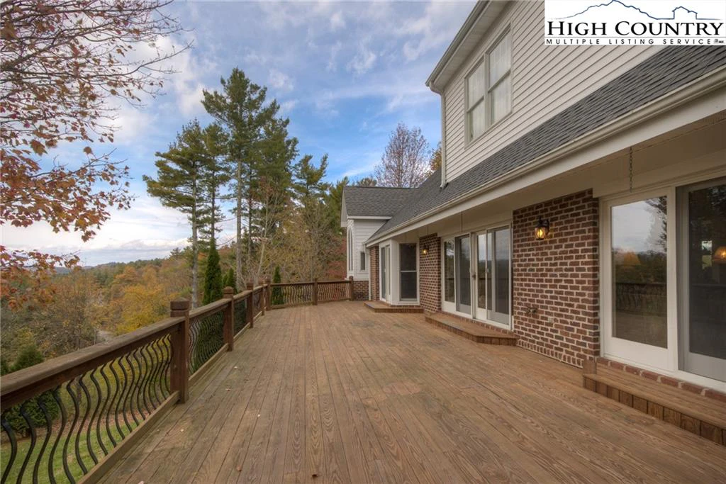 Image number 19 for the current listing
