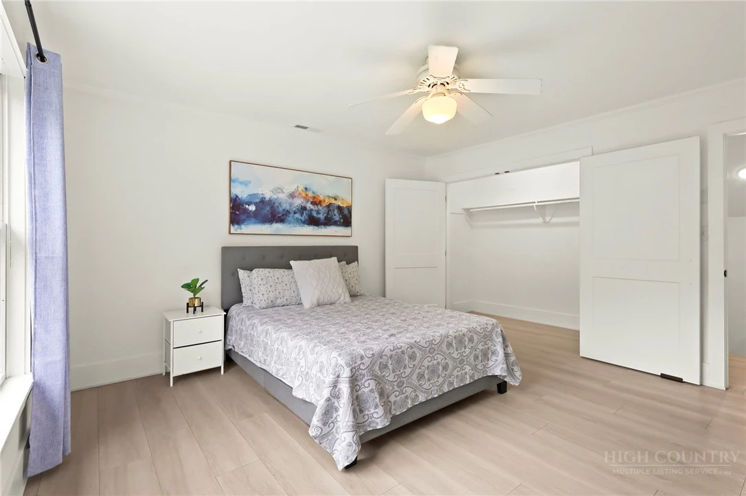 Image number 16 for the current listing