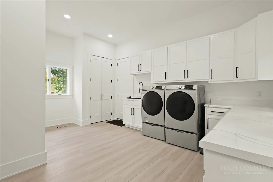 Image number 14 for the current listing