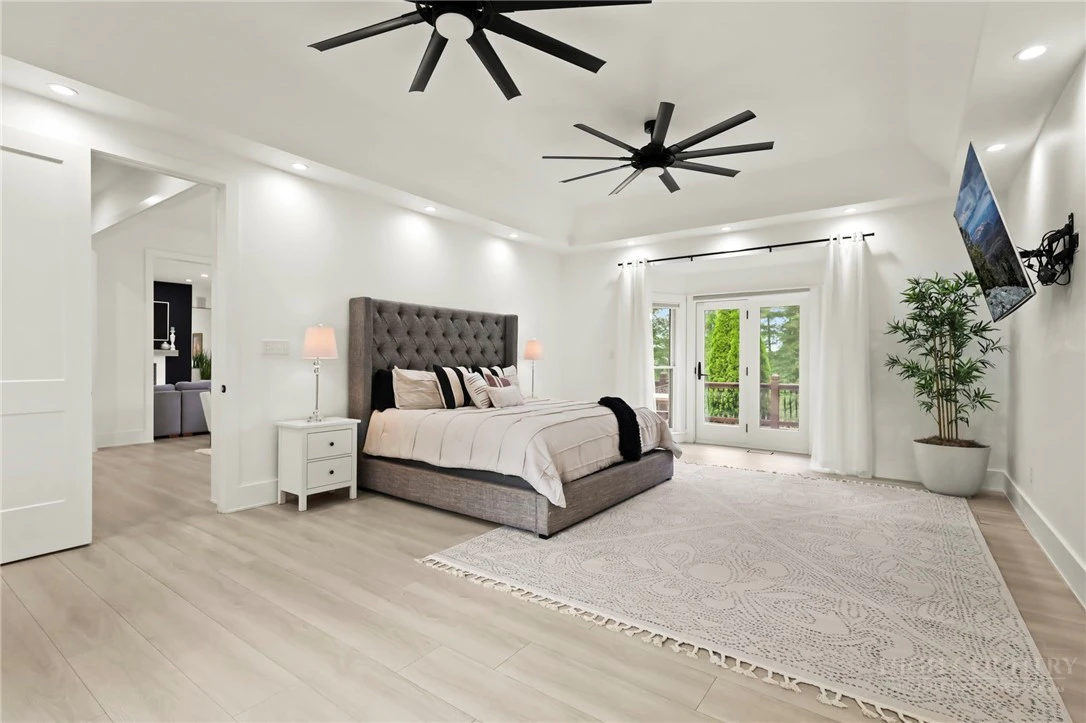 Image number 3 for the current listing