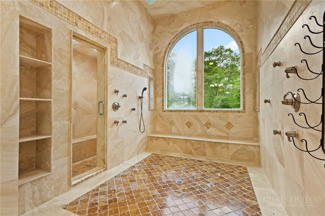 Image number 4 for the current listing