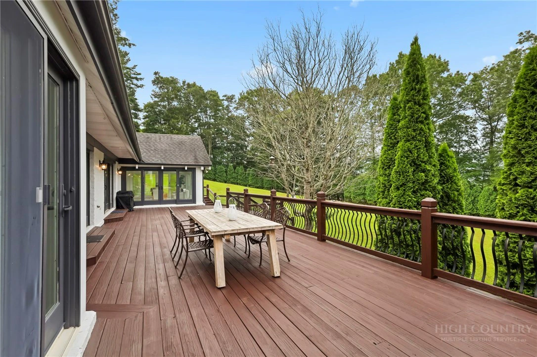 Image number 10 for the current listing