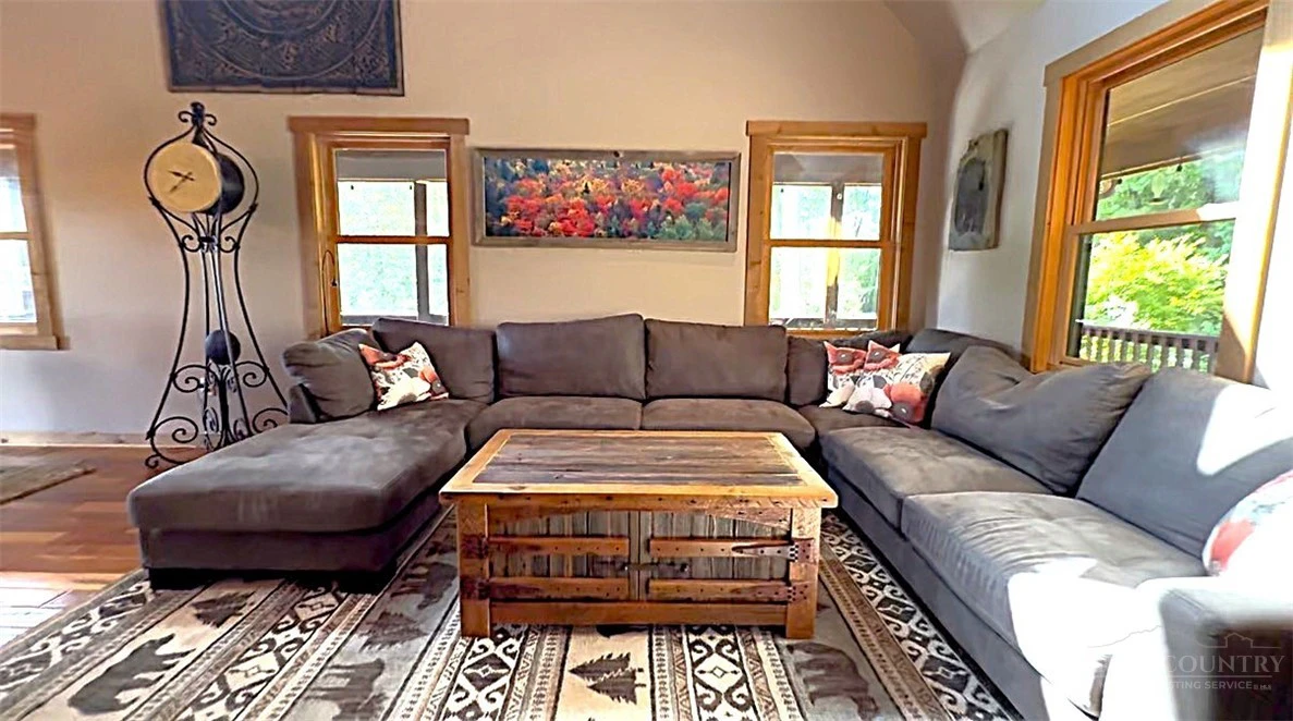 Image number 8 for the current listing