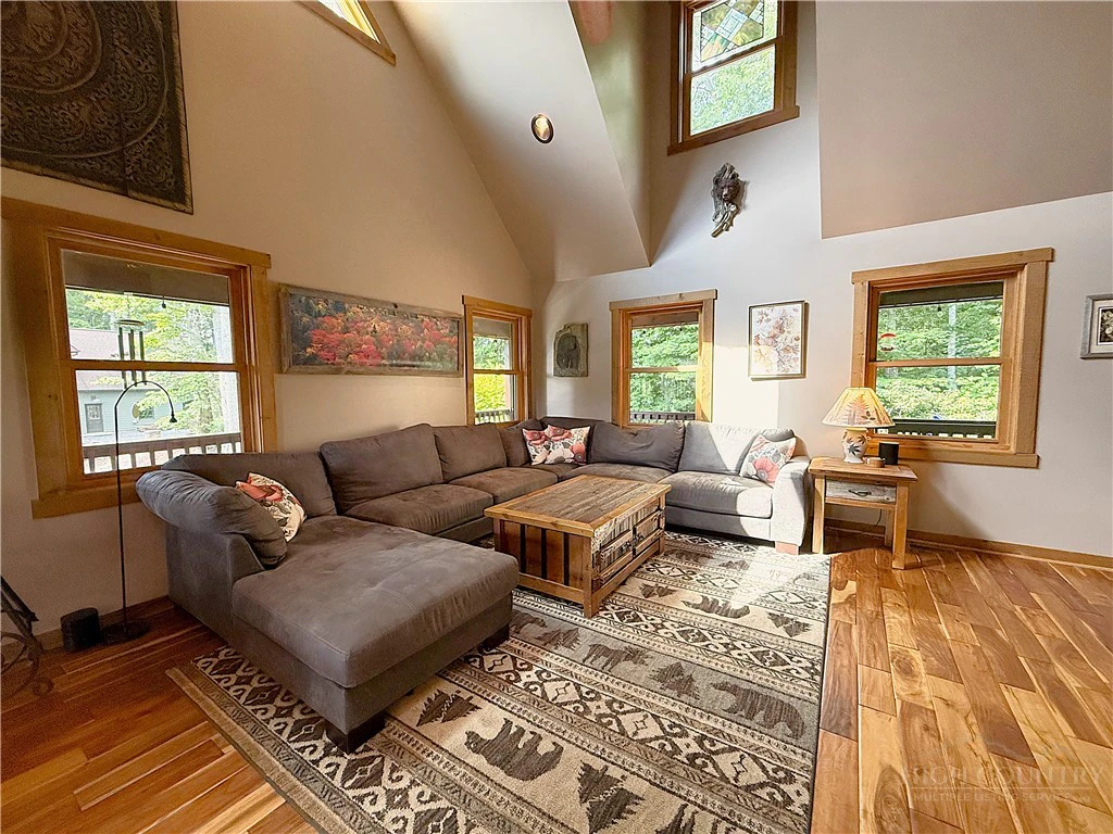 Image number 9 for the current listing