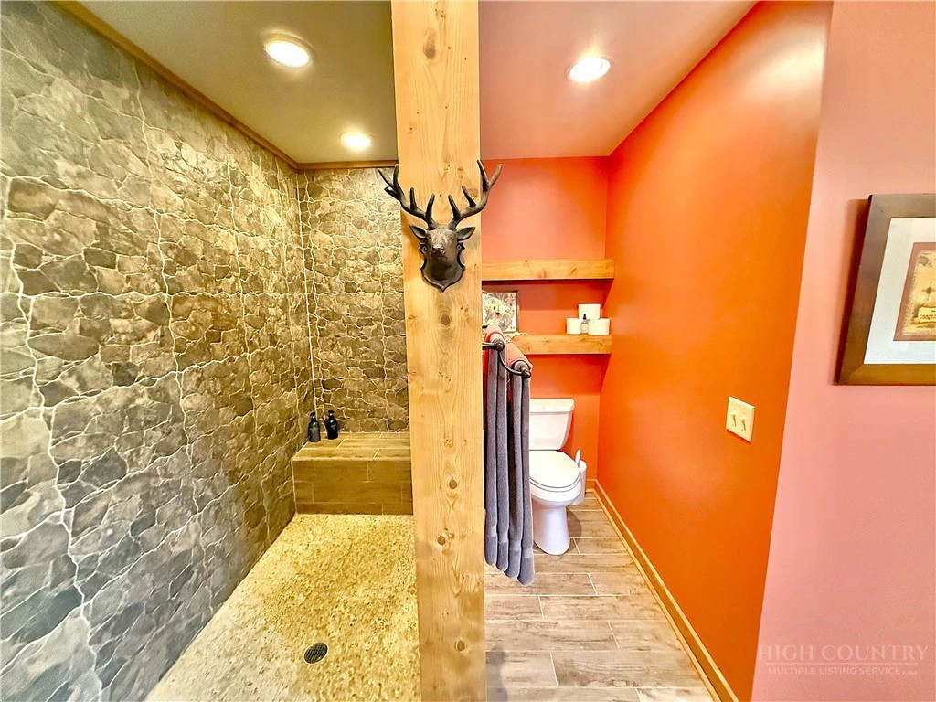 Image number 18 for the current listing