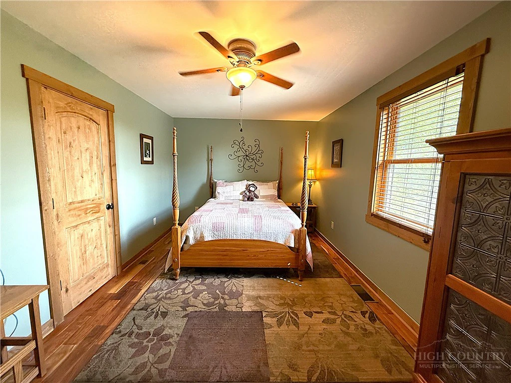 Image number 20 for the current listing